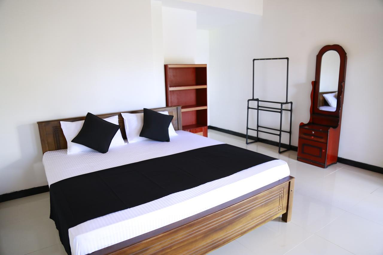 Layback Boutique Surf & Yoga Camp Sri Lanka Hostel Weligama Exterior photo
