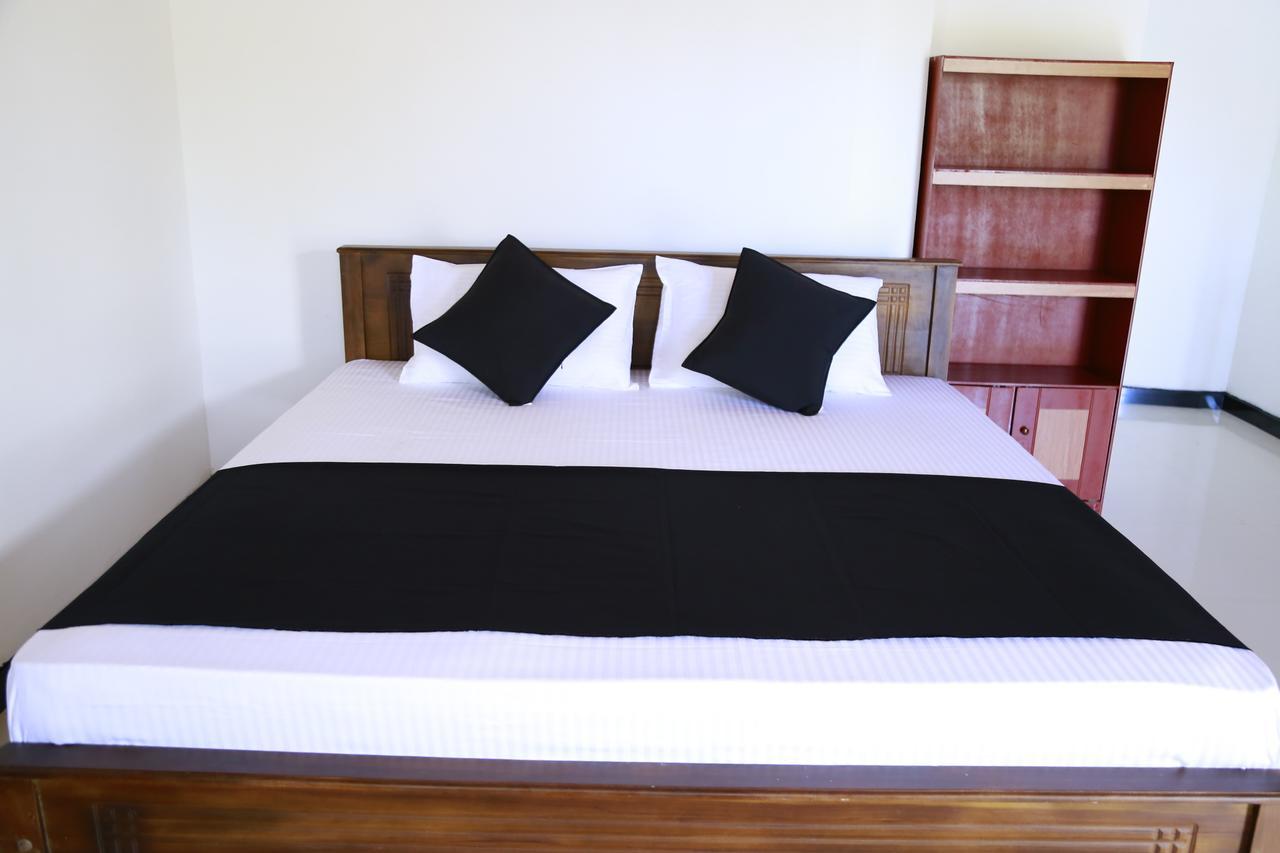 Layback Boutique Surf & Yoga Camp Sri Lanka Hostel Weligama Exterior photo