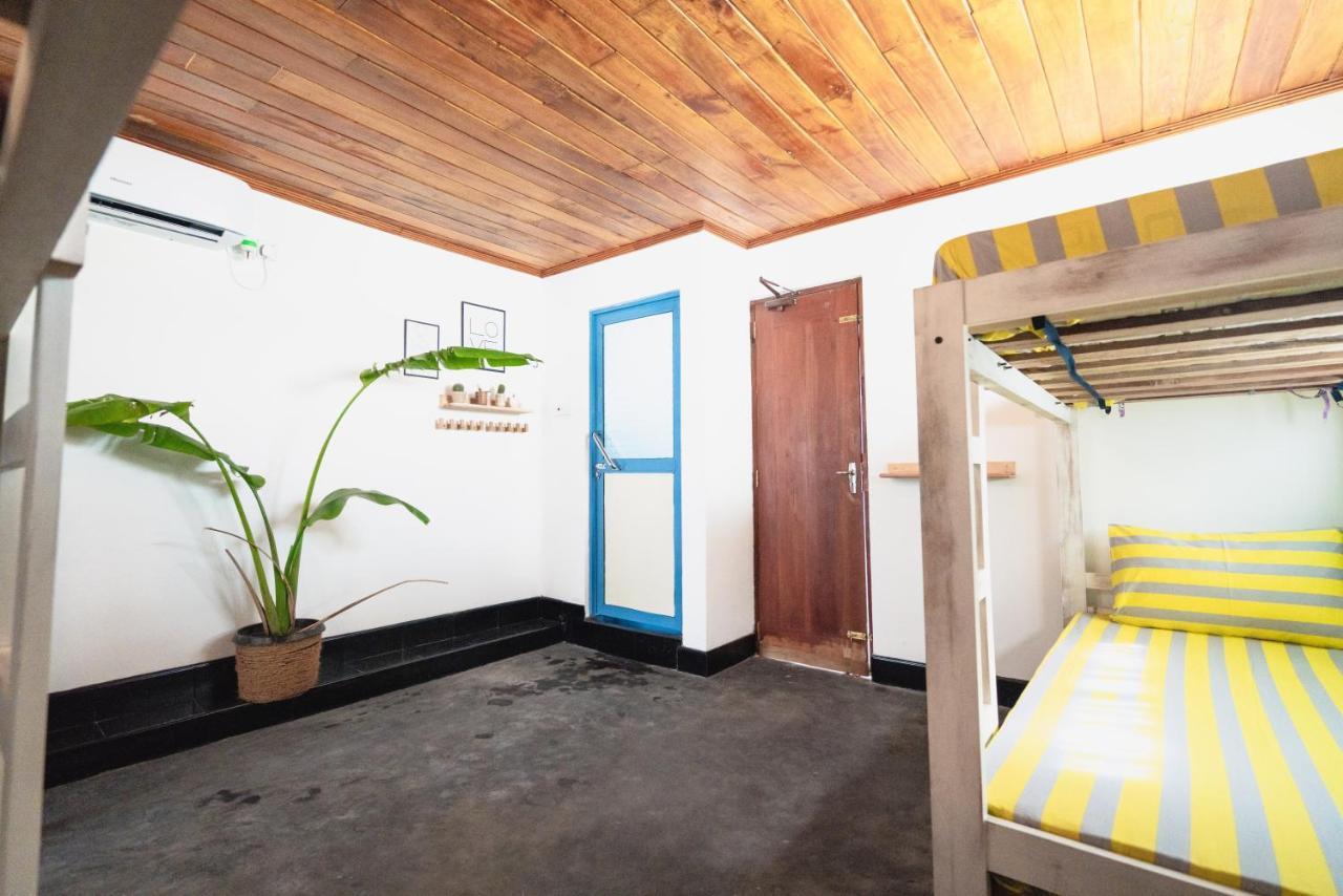 Layback Boutique Surf & Yoga Camp Sri Lanka Hostel Weligama Exterior photo