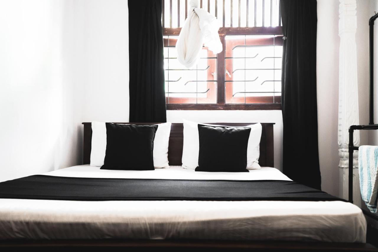 Layback Boutique Surf & Yoga Camp Sri Lanka Hostel Weligama Room photo